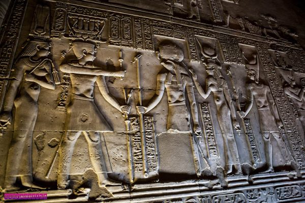 Hieróglifos no templo de Komb Ombo - Egito.