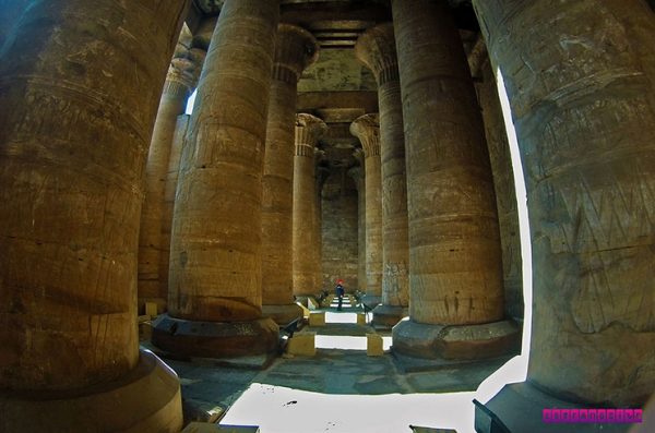 Mais uma foto do templo de Edfu, no Egito.
