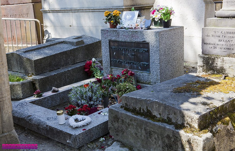 cemiterio-Pere-Lachaise-Paris-tumulo-jim-morrisson