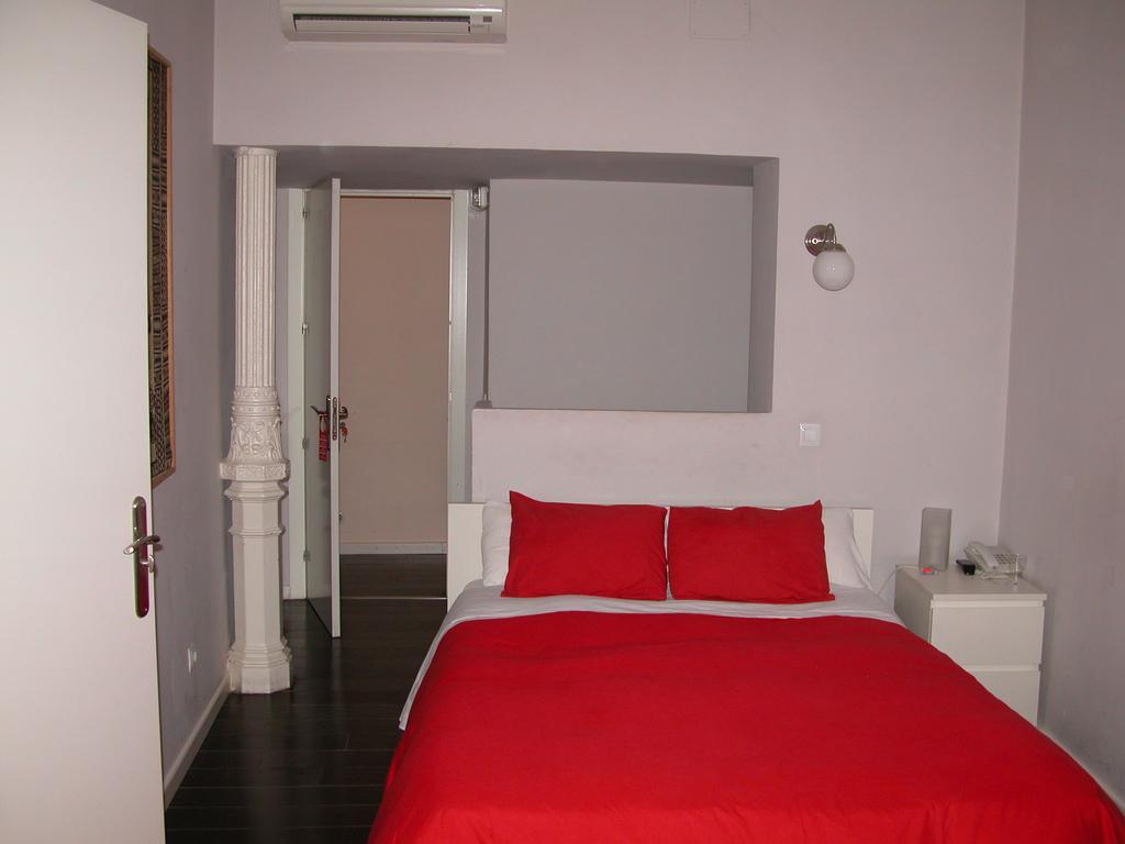 hoteis-gay-em-madrid-hostal-pizarro