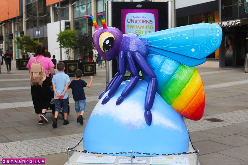 manchester-lgbt-escultura-abelha-gay
