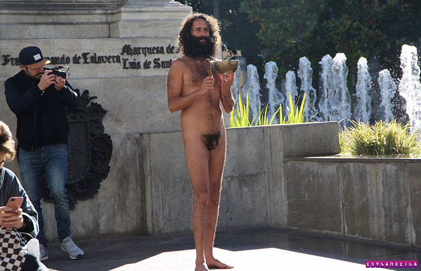 O homem nu de Granada - uma instituição curiosa da cidade