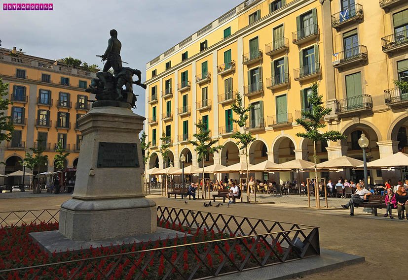 o-que-fazer-em-Girona-praca-independencia