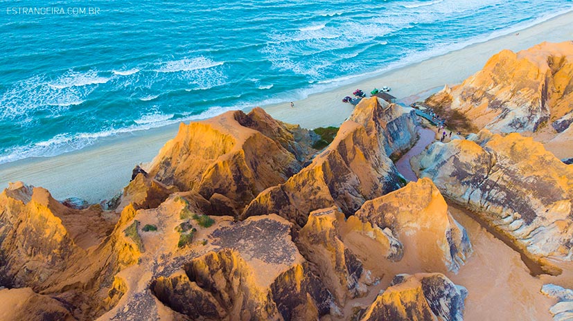 falesias de Morro branco e mar vistos do do alto